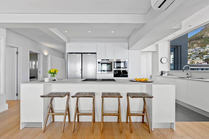 Stay in Spectacular Bantry Bay! gallery image 4