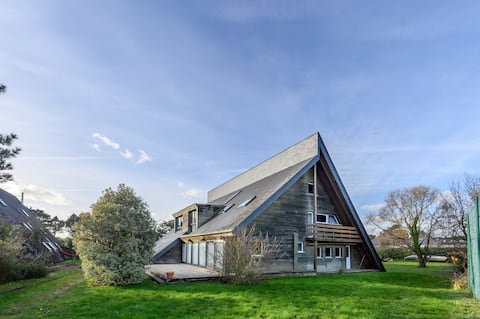 La Pyramide – Atypical house close to the sea