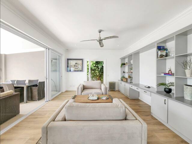 Sublime Seascapes gallery image 3