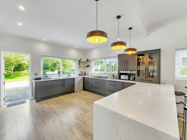 Sublime Seascapes gallery image 4