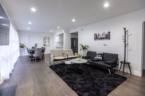 New Chic 6bd 2 bth Ranch Home, Skokie w/basement