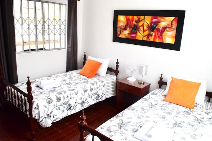 Chambre 2 avec lits d'une place et demie