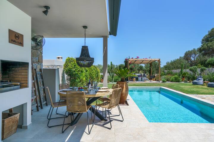 New Villa w/Terrace View, Private Pool & BBQ area