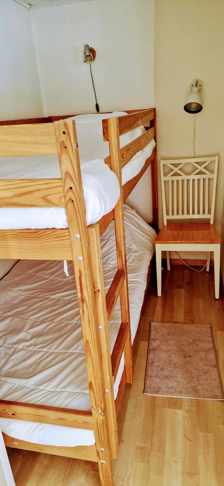 Dormitorio más pequeño con litera 