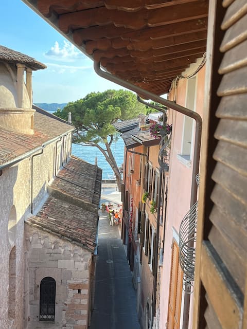 Top performing Airbnb: Your holiday home 100 m from Garda Lake in Toscolano Maderno
