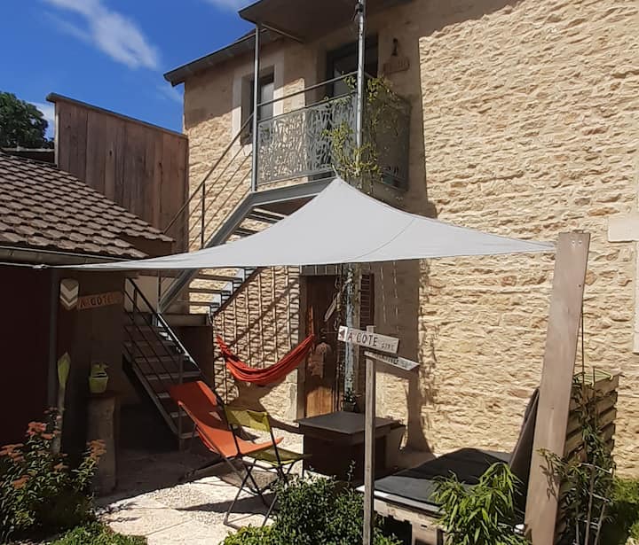 Gîte " à côté "