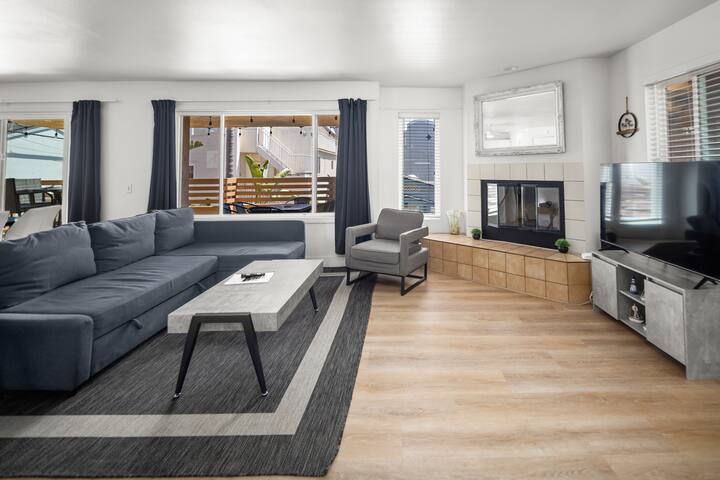 7 Bedroom Water View Home – North Mission Beach gallery image 5