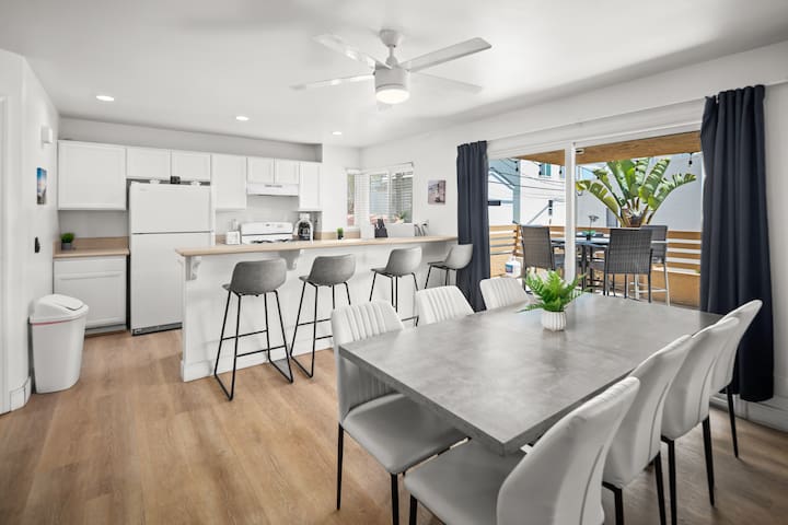 7 Bedroom Water View Home – North Mission Beach