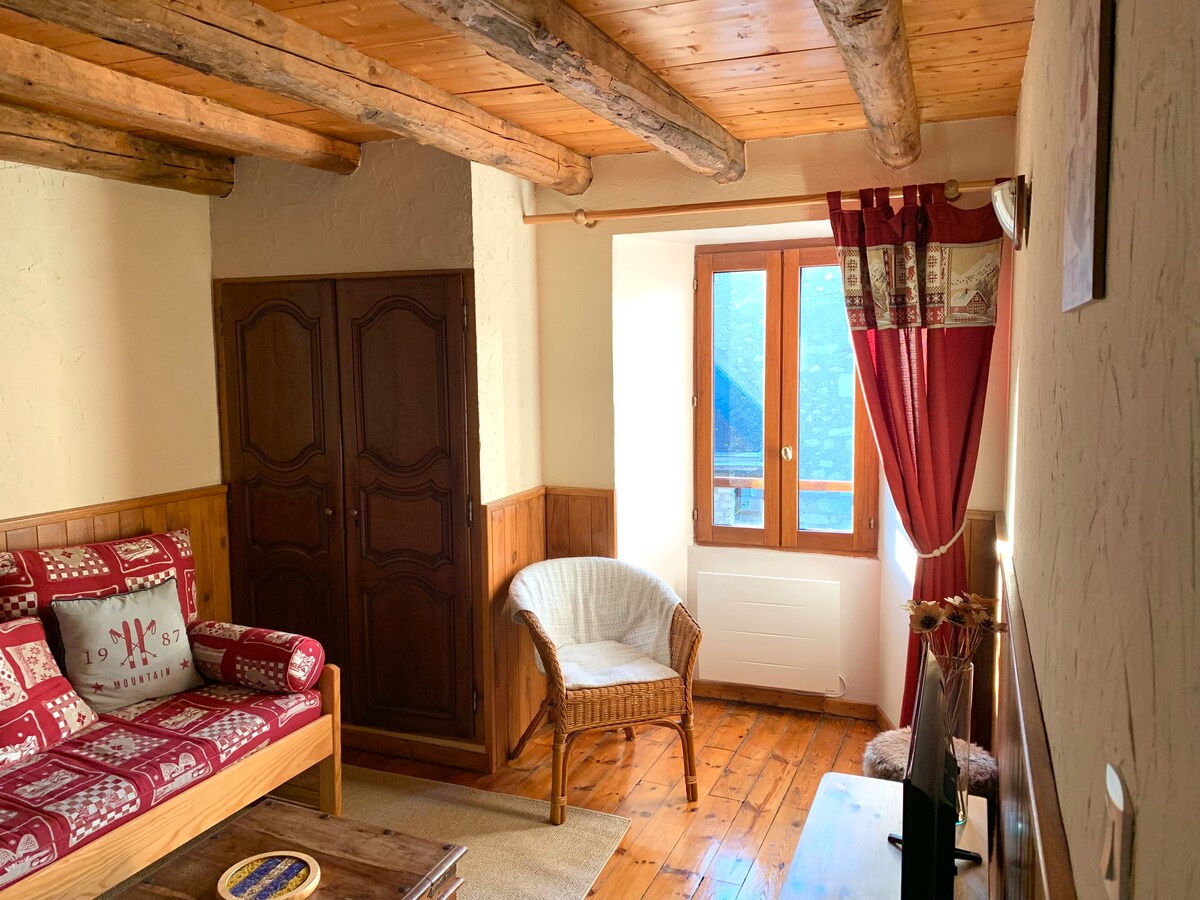 living area with TV and DVD (including 1 bed for 1 person)