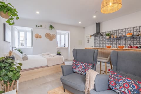 Top Airbnb: Casa Tamar · Old Town Light Studio em São Gonçalo De Lagos