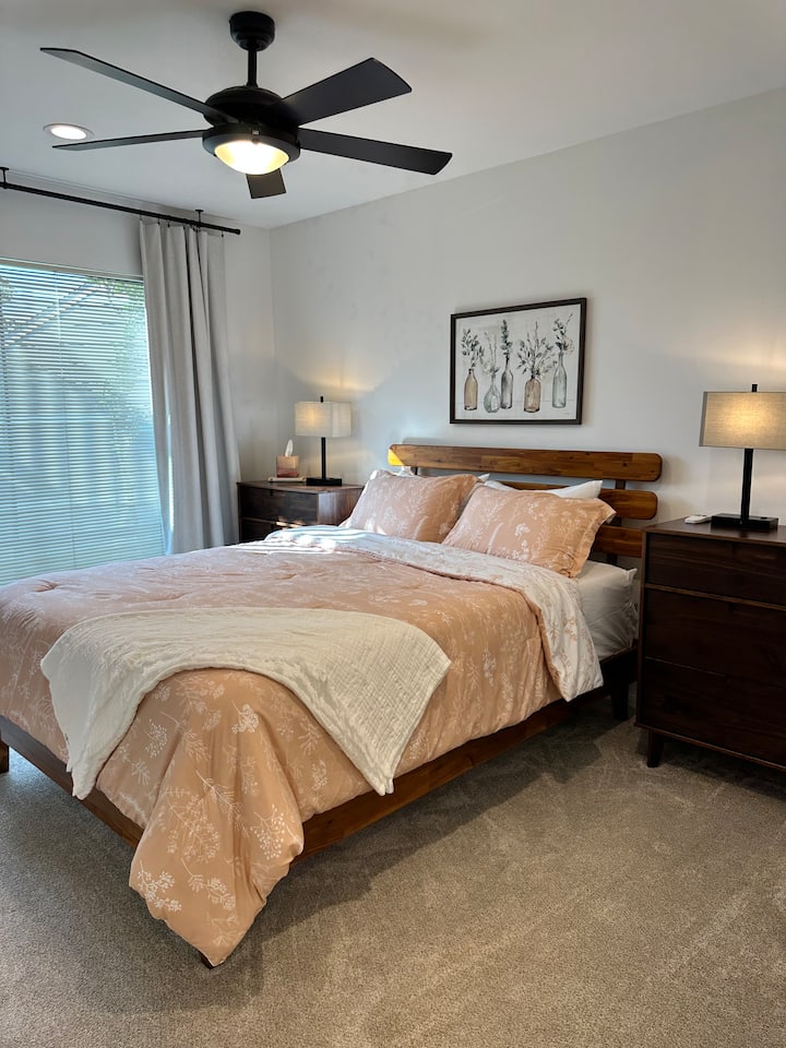 Საწოლი 152 × 203 სმ ამ მე-3 საძინებელში.