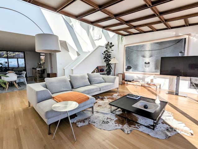 Panoramic Downtown View Loft gallery image 5