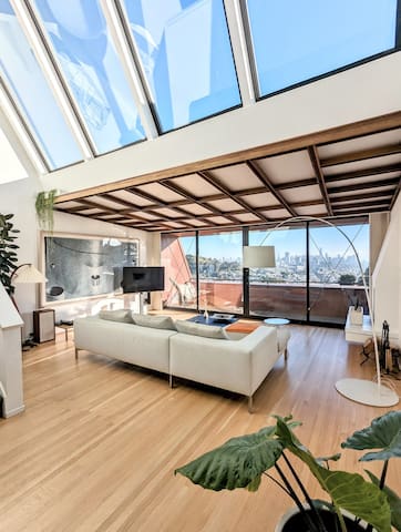 Panoramic Downtown View Loft