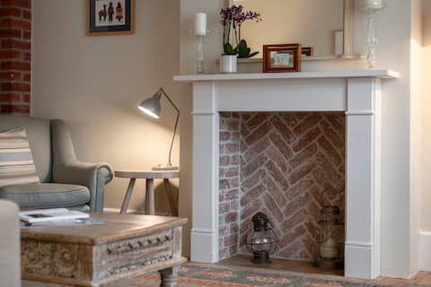 Top performing Airbnb: Aldeburgh - spacious 3 bed period house on High St in Aldeburgh