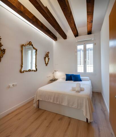 !Luxury Ramblas Waterfront Stay! gallery image 5