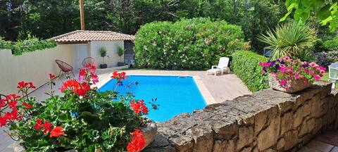 VILLA with private pool and garden, 4 people.