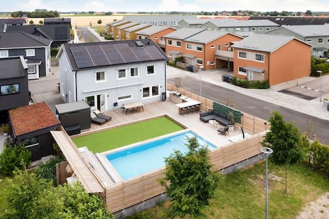 Stylish house with pool & outdoor kitchen near Malmö