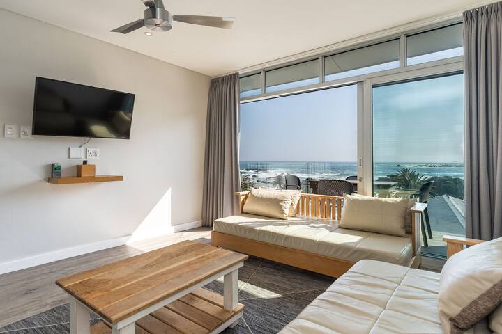2 Bedroom Sea View-Beach Views apartment gallery image 4