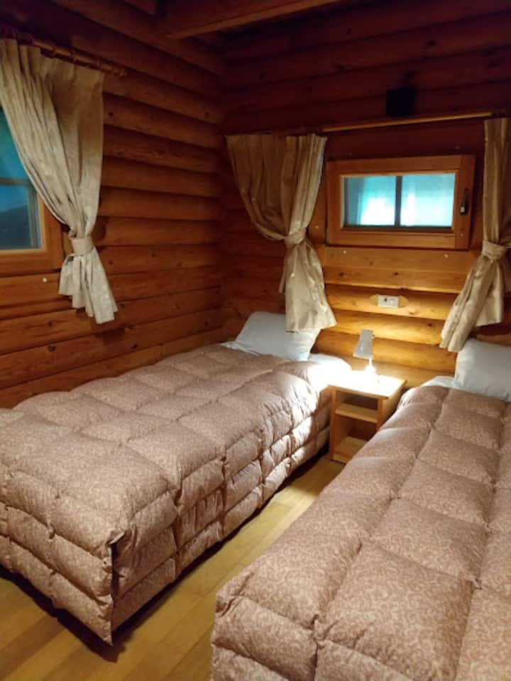Spálňa v západnom štýle pre 2 osoby