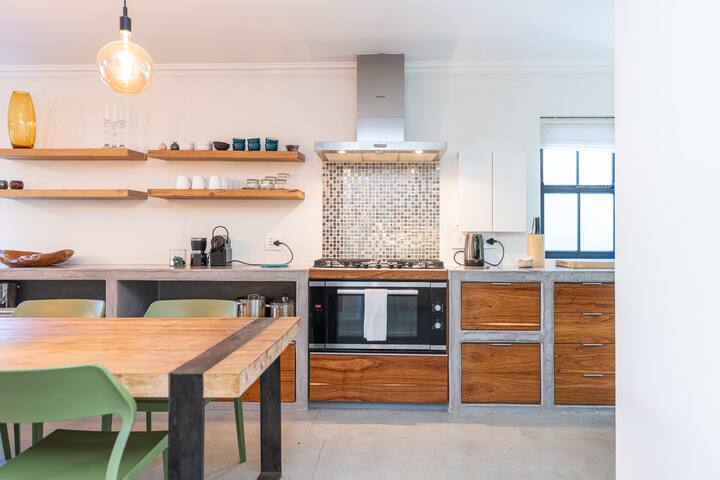 Cosy easy living modern holiday home gallery image 5