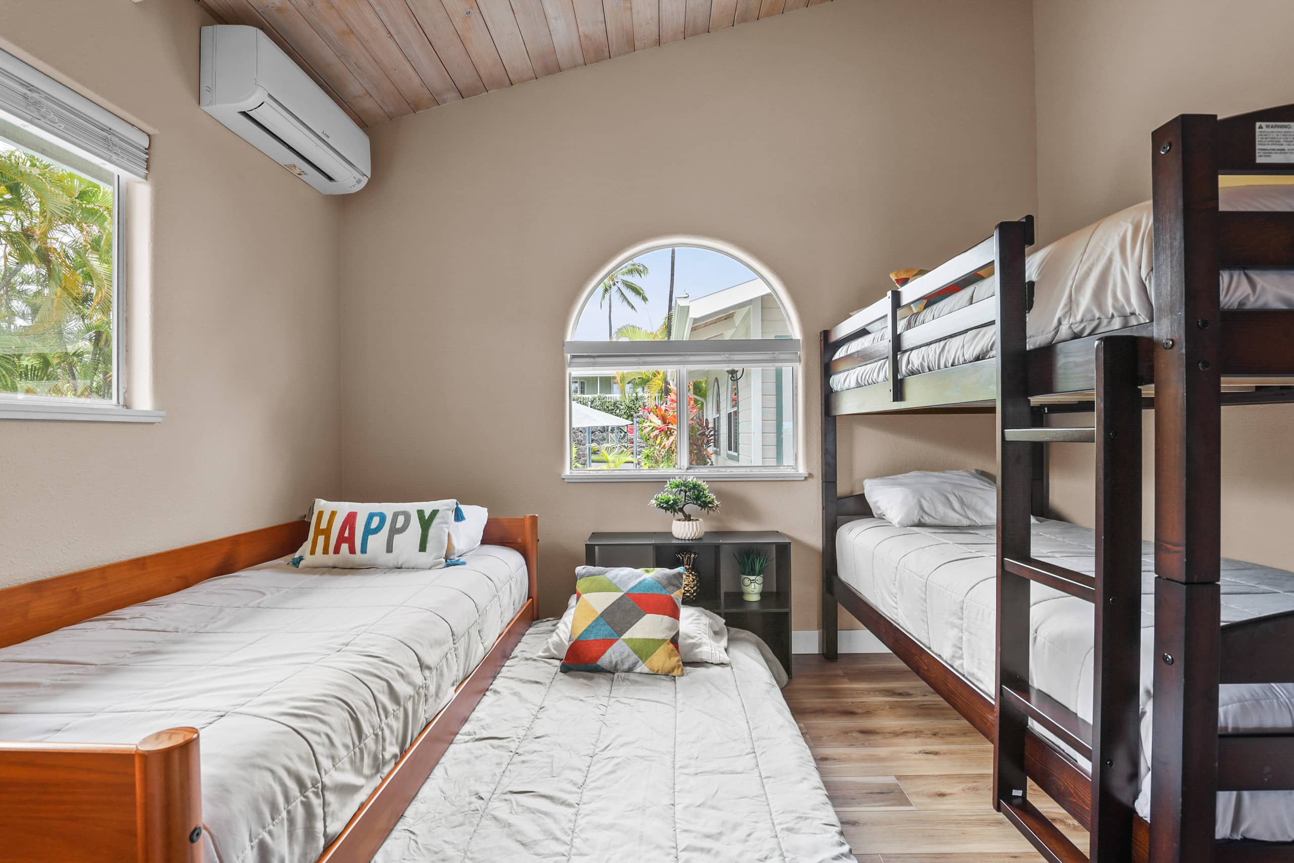 Home in Kailua-Kona · ★4.85 · 5 bedrooms · 9 beds · 3 private baths - Image 20