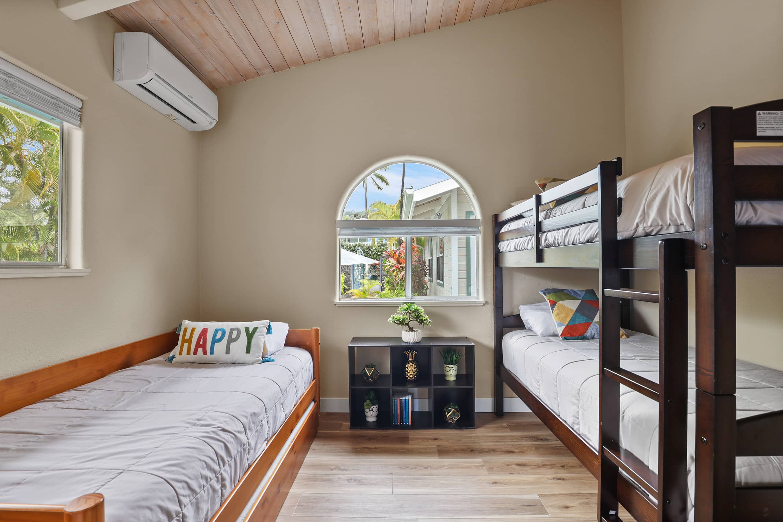 Home in Kailua-Kona · ★4.85 · 5 bedrooms · 9 beds · 3 private baths - Image 3
