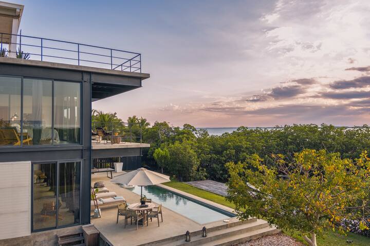 Waterfront Villa, w/Boat, 40ft Pool & Rooftop Bar gallery image 4