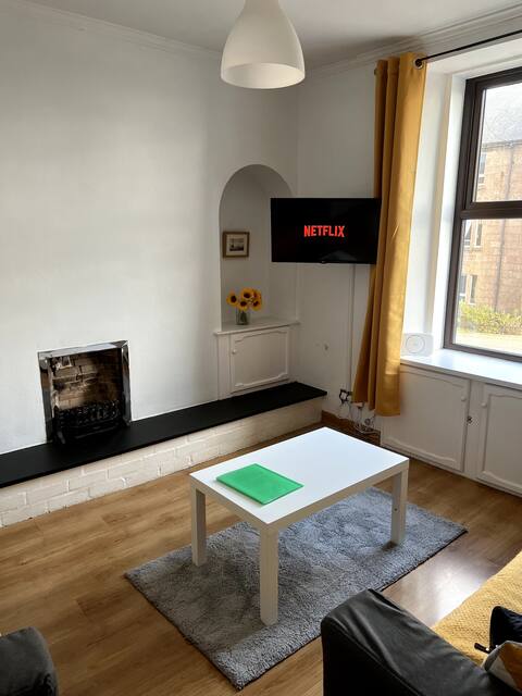 Homely 3 bed town centre flat