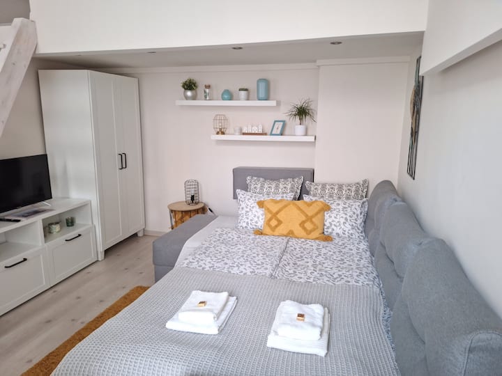 Spacious sleeping area for 2 people