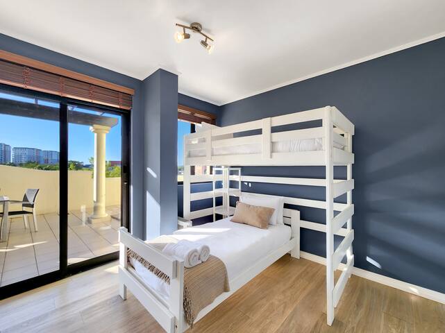 Luxurious, Pools, 24/7 security, family getaway gallery image 5