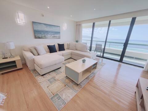 Ocean front corner unit with amazing view