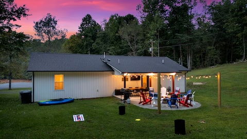 Summer Lake Getaway Gas Firepit~Outdoor TV~Relax!
