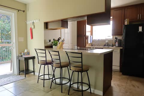 Great Second  Floor 2Bd Apartment with EV charger.