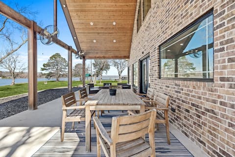 Luxury waterfront new construction w/private dock