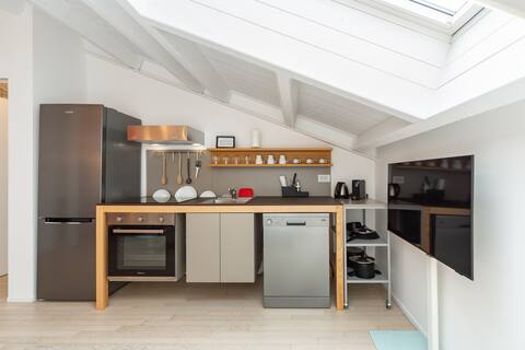 Top Airbnb: Bright attic, M1 and M2 subway lines in Milano