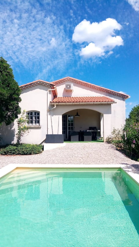 Villa with pool and hot tub in Gard