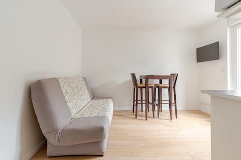 Successful Airbnb property: Studio 300 m from the sea + private bicycle room in Saint Nazaire