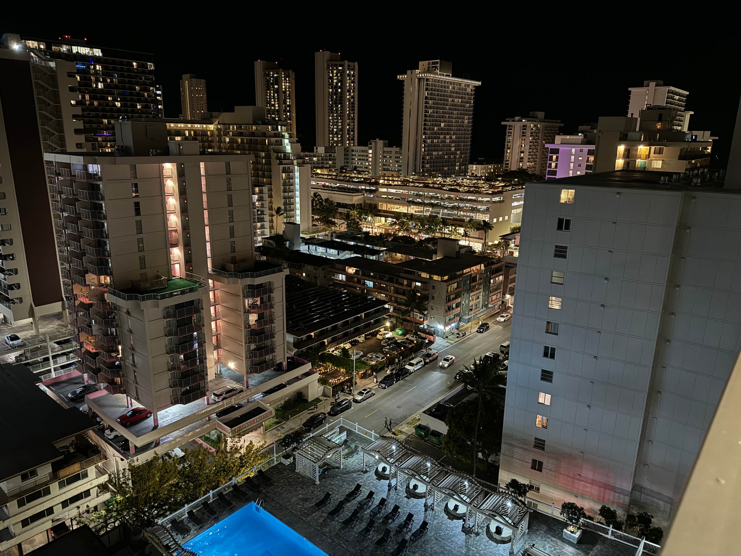 Waikiki Seaside Luxury King Condo with Balcony - Image 25