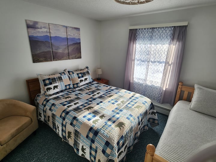 Bedroom #2: full and twin beds.