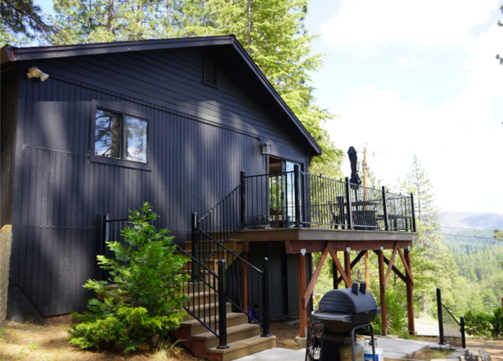 The Black House Lake access HikingPet friendly Cabins for Rent in
