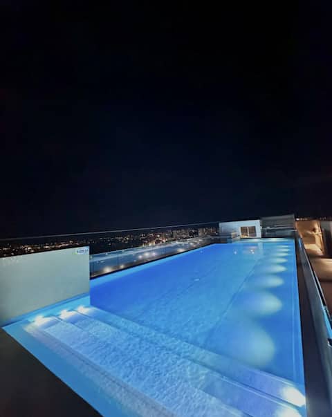 Modern, hot water, terrace, full wifi, gym