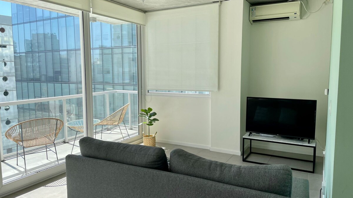 Anuncio de Airbnb popular: Riverside Serenity: Minimalist Apartment near City en Partido De Vicente López