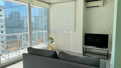 Anuncio de Airbnb popular: Riverside Serenity: Minimalist Apartment near City en Partido De Vicente López