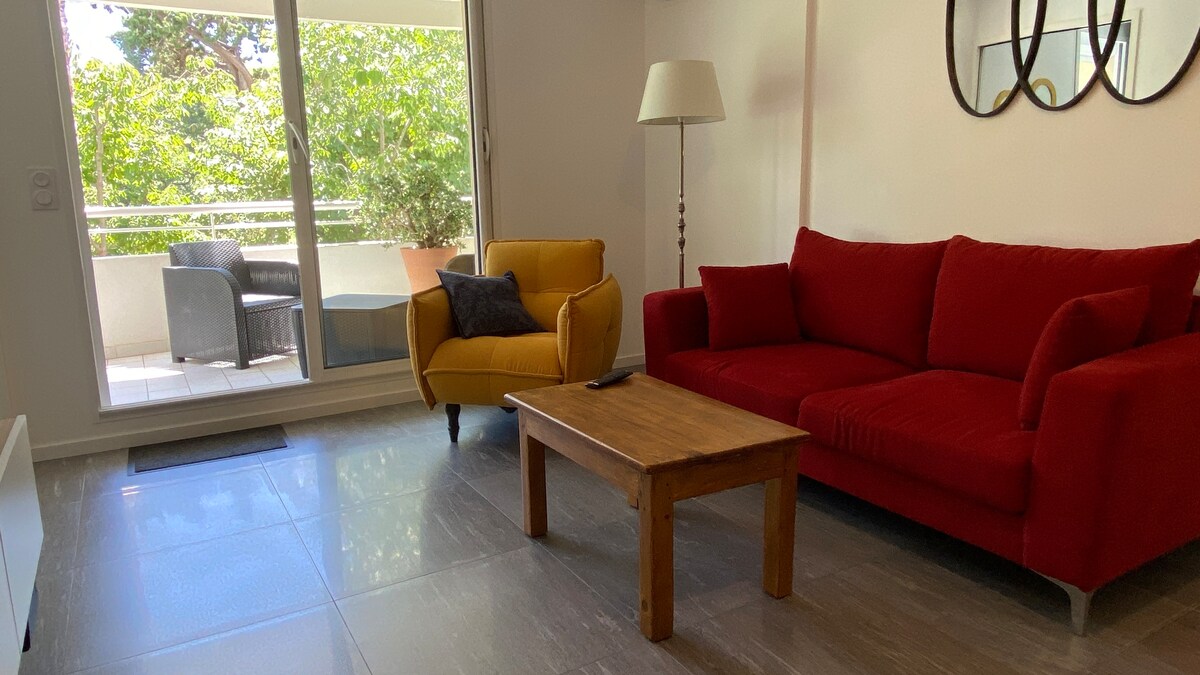 Successful Airbnb property: Elegant 2-room apartment between Beaches and Calanques Park in Marseille 8e Arrondissement