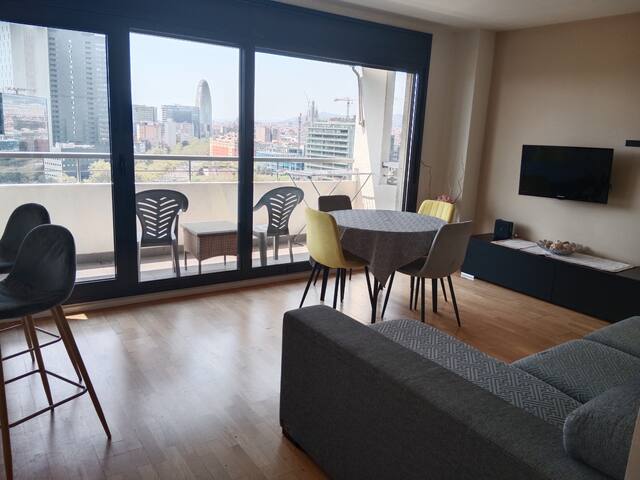 Piso con vistas a toda Barcelona, parking, piscina