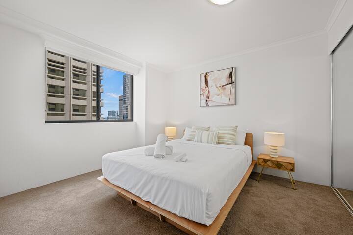 The Elegance, CBD | Parking | Desk | Gym | Pool gallery image 4