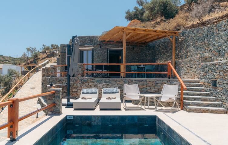 Two Bedroom Villa with Private Pool and Sea View gallery image 4