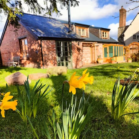 Market House Barn and Retreat (for cozy weekends)