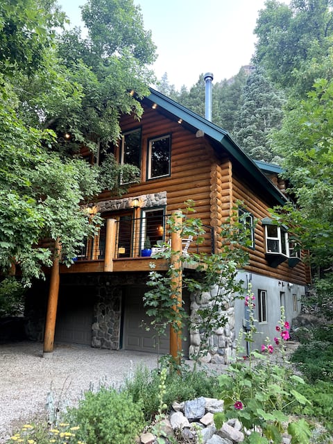 Cozy Mountain Retreat, SoMuchPow!