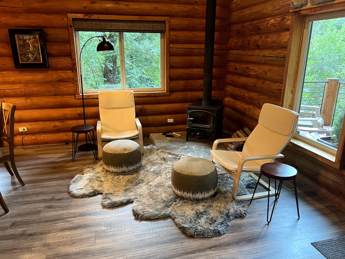 Top Airbnb: Cozy Mountain Retreat, SoMuchPow! in Sundance